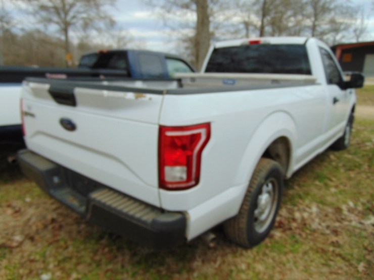 2017-ford-f150-xl-image-2
