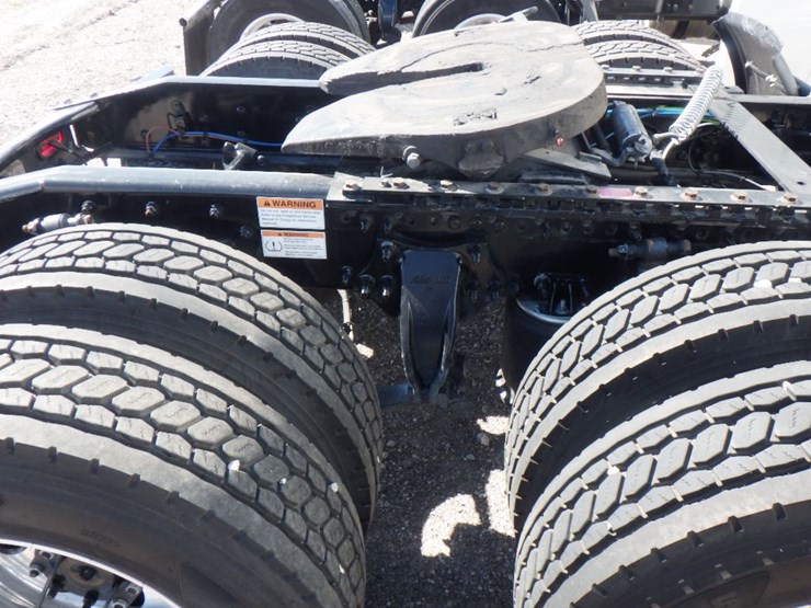 2024-freightliner-cascadia-126-image-6