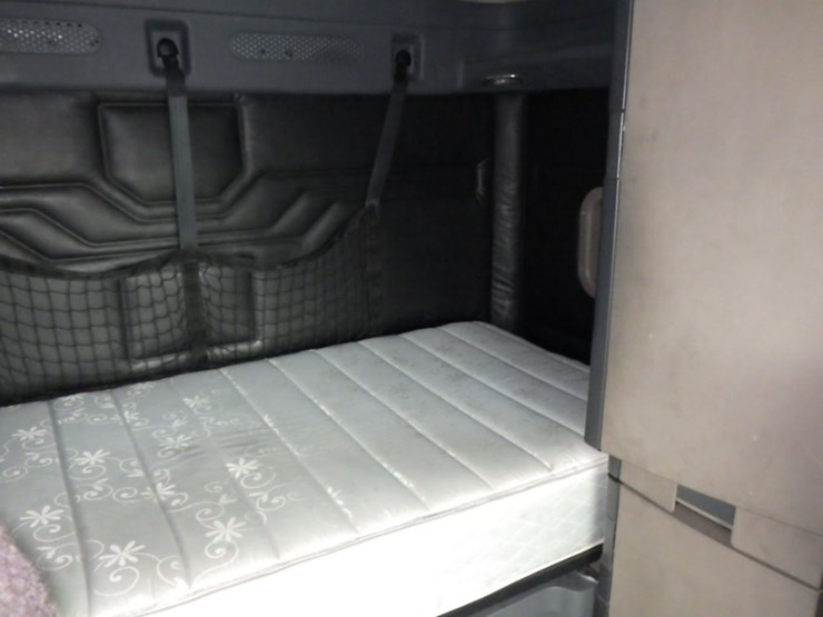 2013-freightliner-cascadia-125-image-6