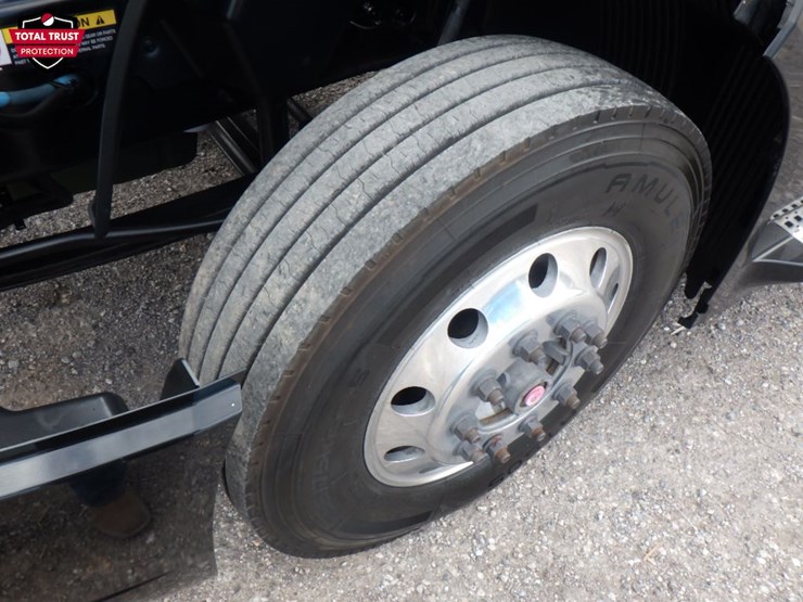 2020-volvo-vnl-760-image-24