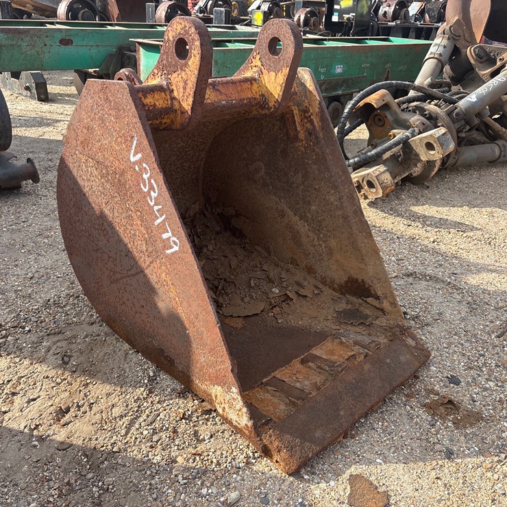 #3551 • 24IN DIGGING BUCKET