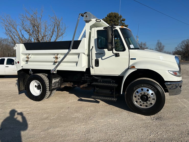 2013-international-durastar-4400-image-21