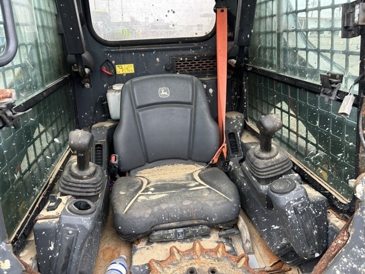 2023-deere-317g-image-24