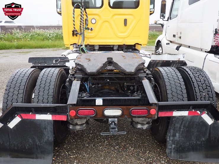 2022-freightliner-cascadia-126-image-6