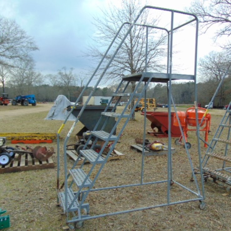 ROLLING (7)STEPS LADDER