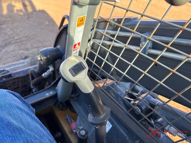 new-holland-l230-image-19