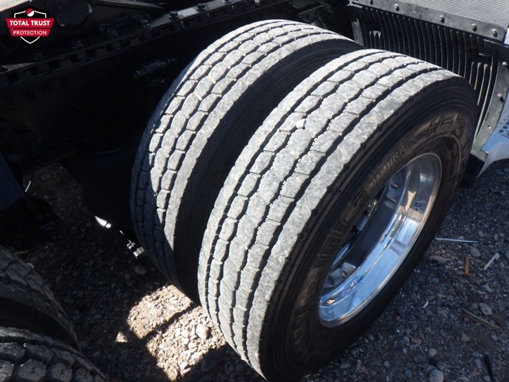 2021-volvo-vnl-760-image-5