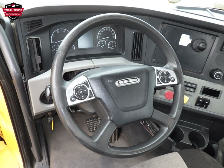 2022-freightliner-cascadia-126-image-13