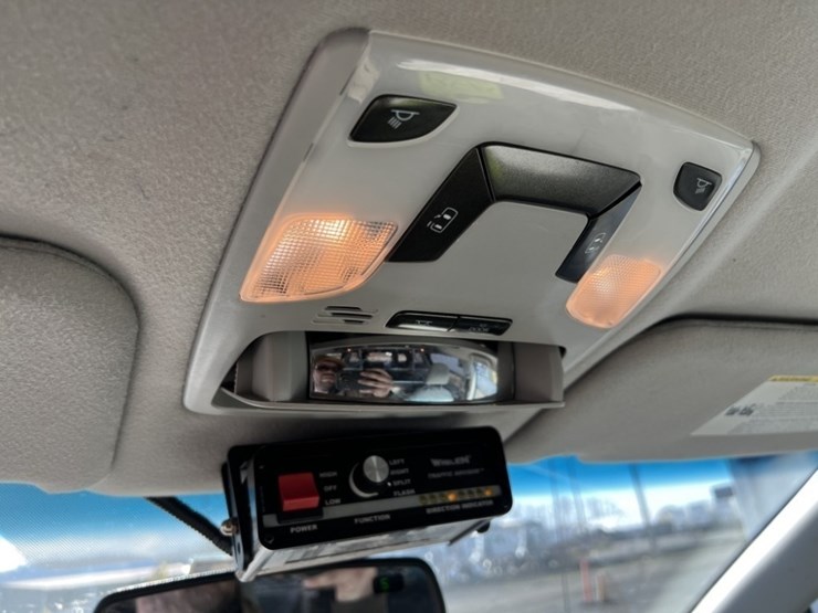 2014-toyota-sienna-le-image-34