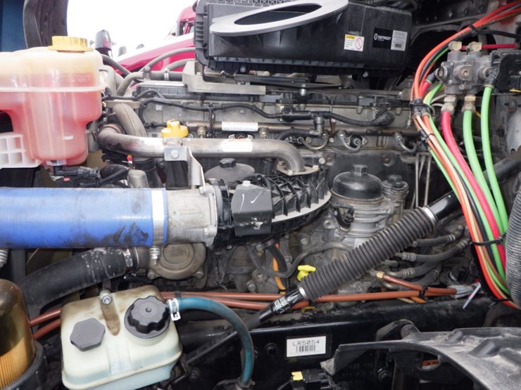 2021-freightliner-cascadia-126-image-32