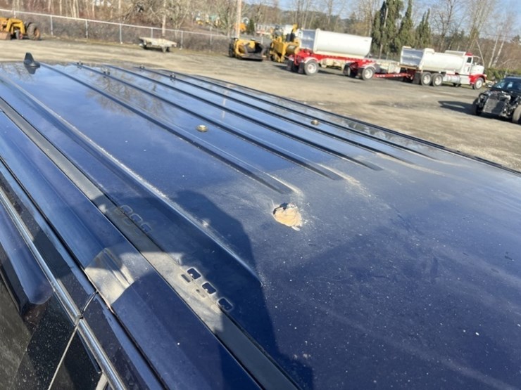 2015-chevrolet-tahoe-image-18