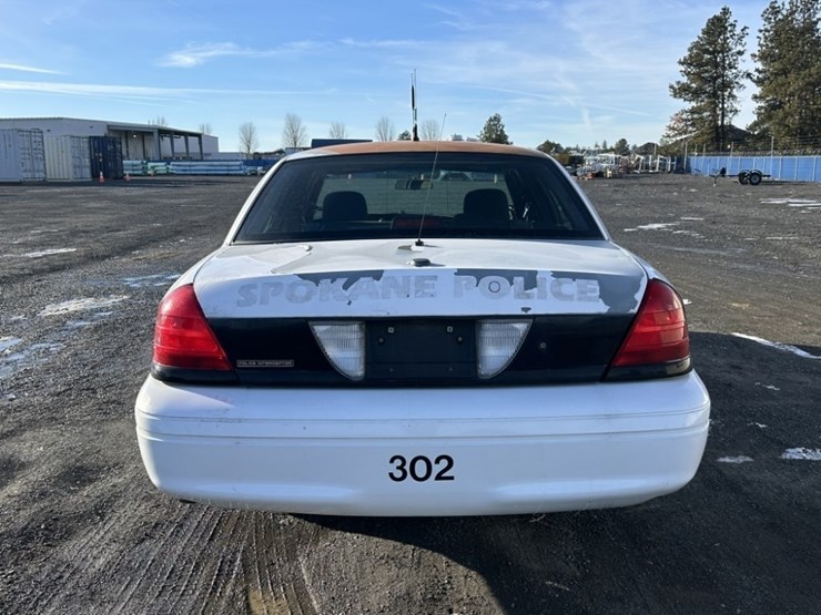 2007-ford-crown-victoria-sedan-image-4