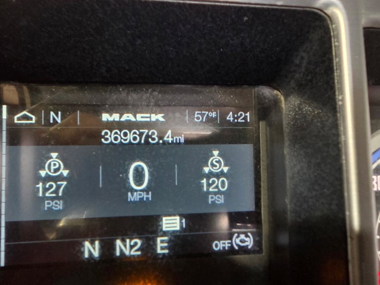 2020-mack-p164t-daycab-image-14