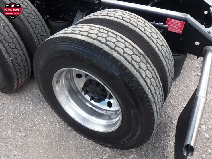 2020-volvo-vnl-760-image-14