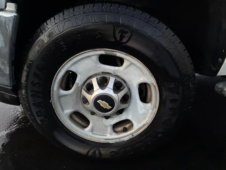 2011-chevrolet-2500-image-6