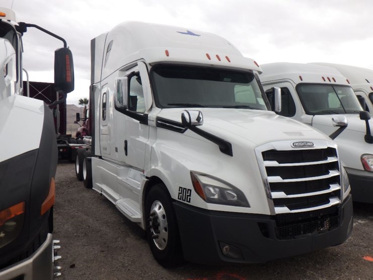 2022-freightliner-cascadia-126-image-3