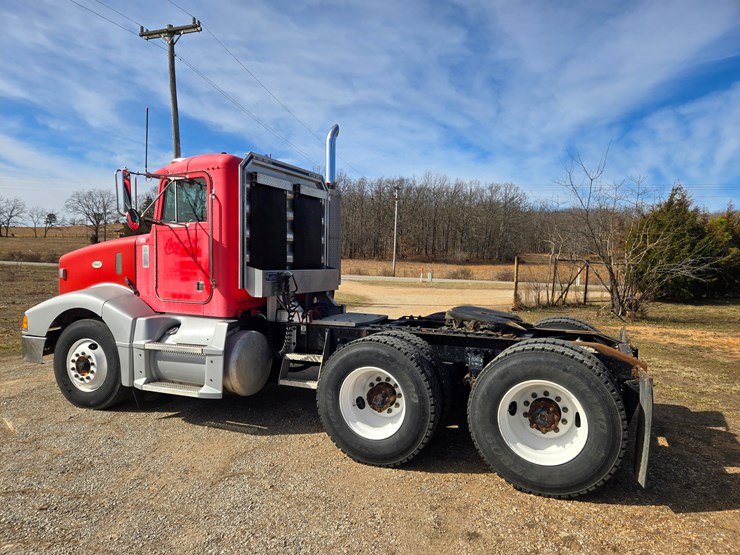 1997-peterbilt-377-image-10