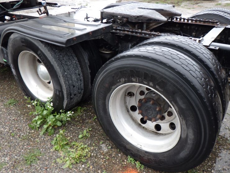 2016-freightliner-cascadia-125-image-12