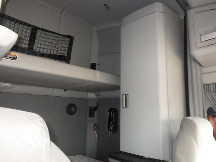 2020-kenworth-t680-image-4