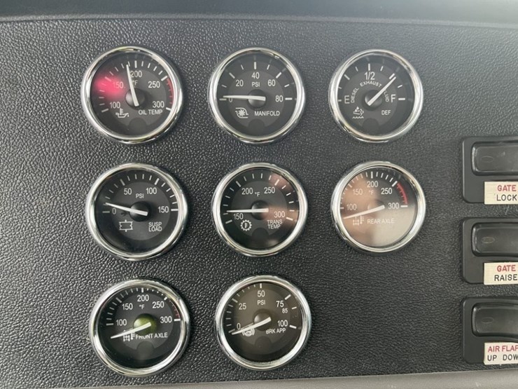 2017-peterbilt-389-image-29