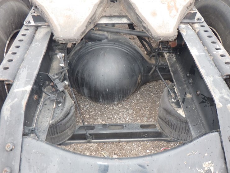 2012-volvo-vnl-300-image-7