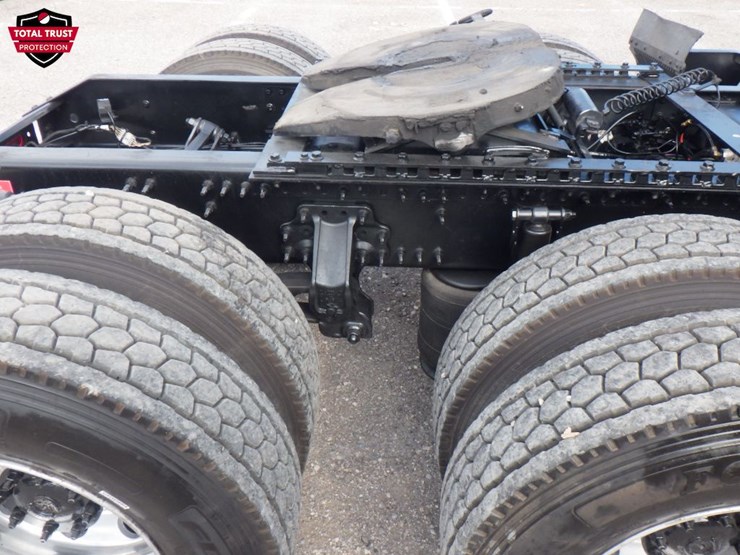 2020-volvo-vnl-760-image-6