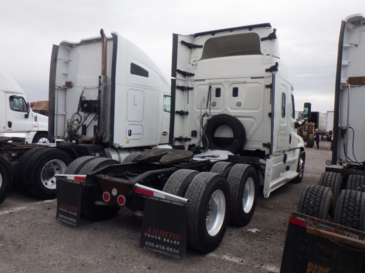 2017-freightliner-cascadia-125-evolution-image-11