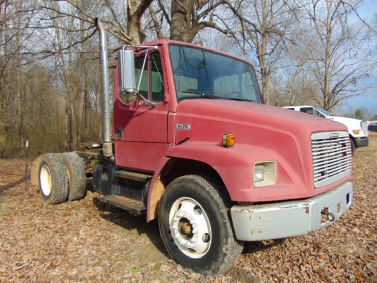 1997-freightliner-fl70-image-3