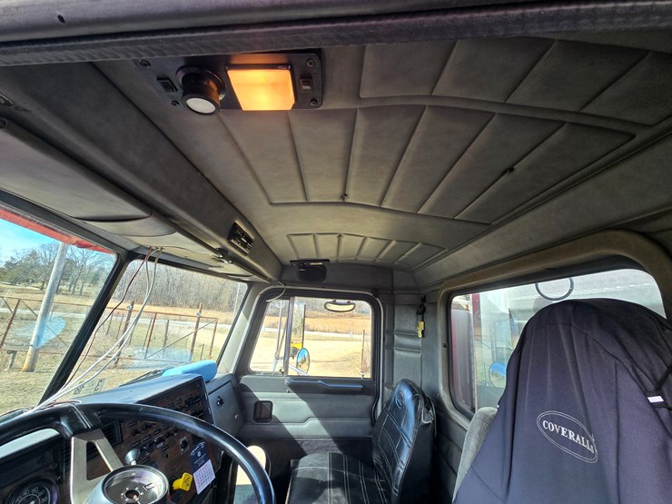 1997-peterbilt-377-image-55