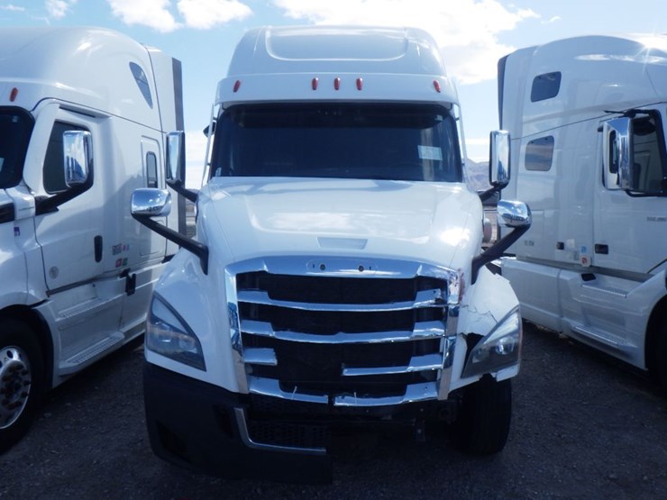 2023-freightliner-cascadia-126-image-3