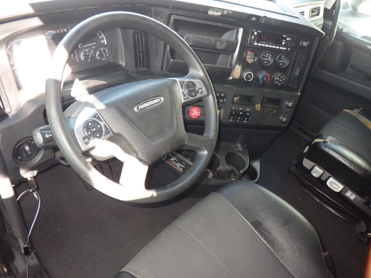 2024-freightliner-cascadia-126-image-20