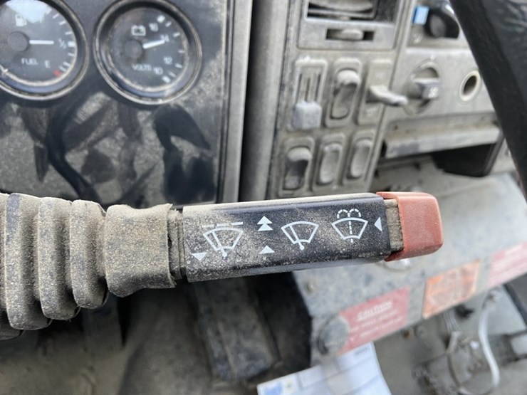 2005-freightliner-fc80-image-29