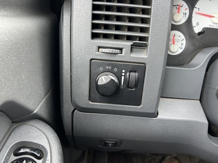 2009-dodge-ram-5500-image-30