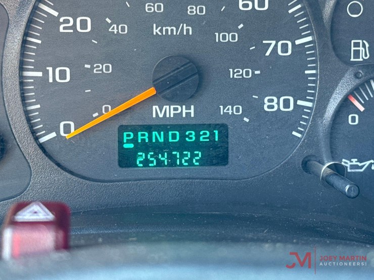 2005-chevrolet-c5500-flatbed-truck-image-30