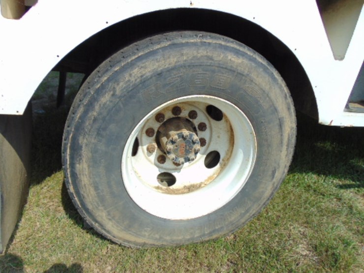 2004-ford-f750-image-11