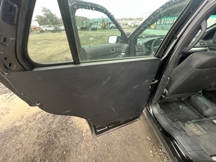 2017-ford-explorer-image-22