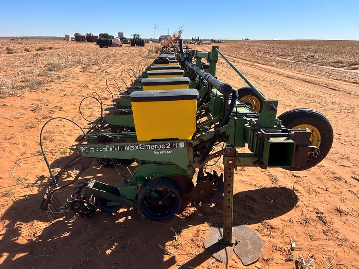 john-deere-7300-image-2