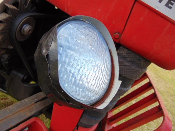 massey-ferguson-135-image-12