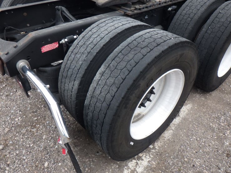 2012-volvo-vnl-300-image-6