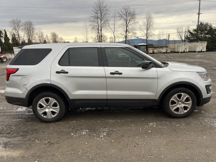 2017-ford-explorer-image-3