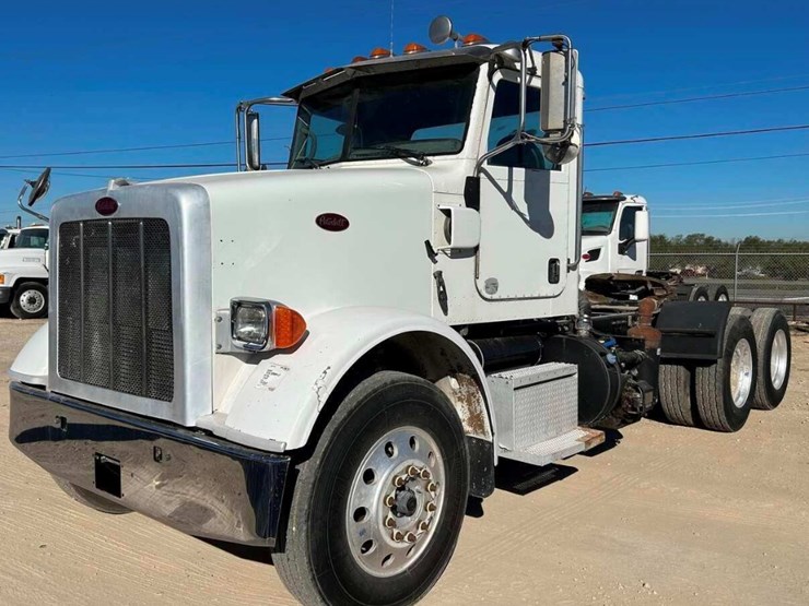 2016-peterbilt-365-image-1