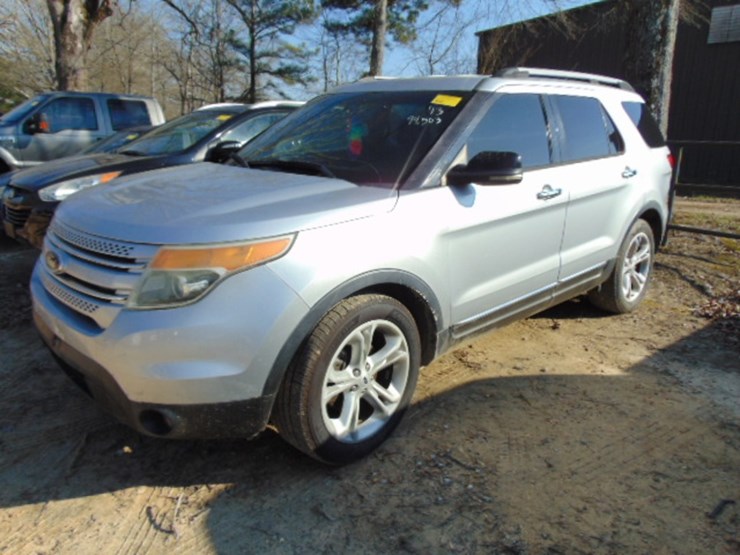 2013-ford-explorer-xlt-image-1