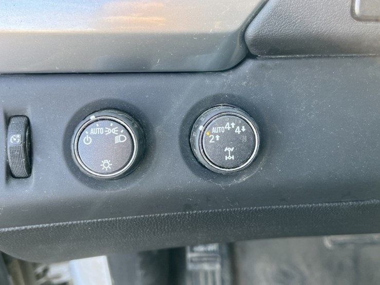 2018-chevrolet-tahoe-image-28