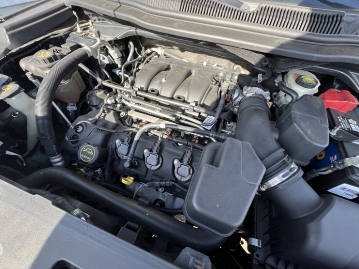 2016-ford-explorer-image-12