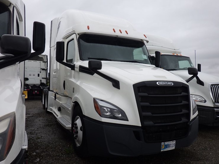 2020-freightliner-cascadia-126-image-3