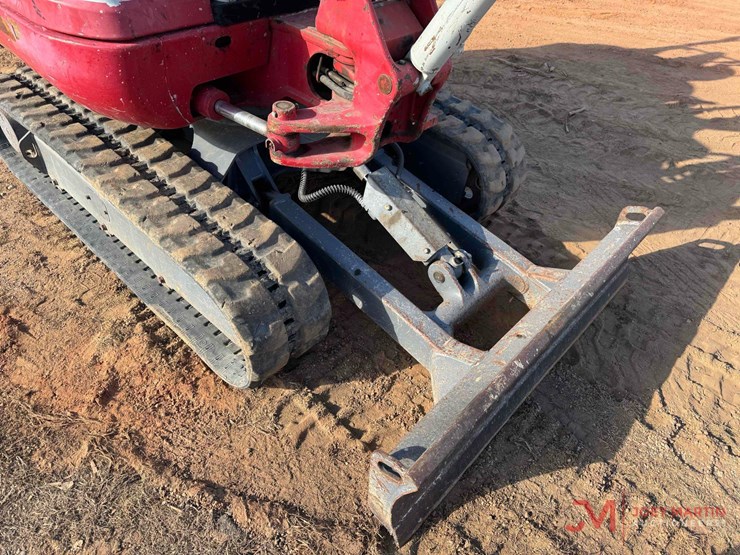 2019-takeuchi-tb230-image-7