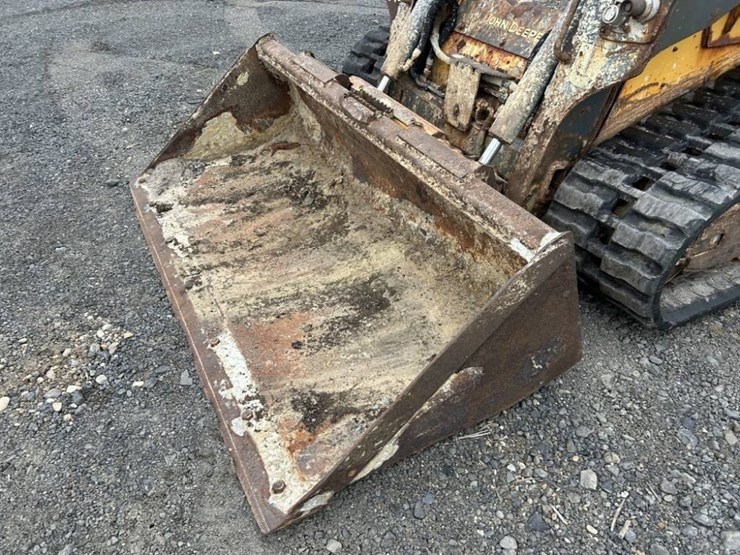 2023-deere-317g-image-19