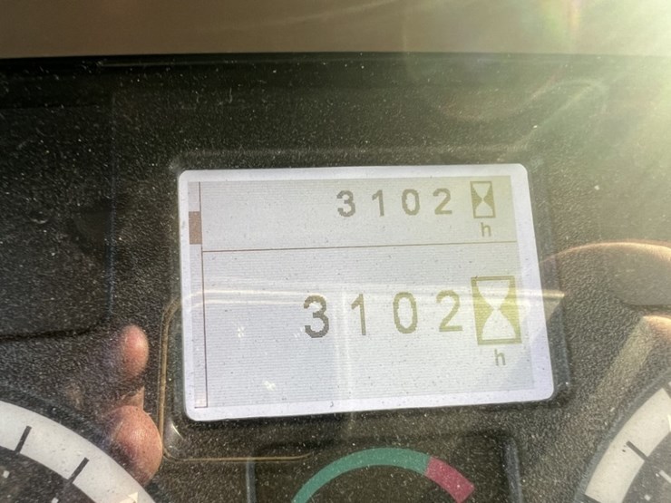 2015-john-deere-6125m-image-26