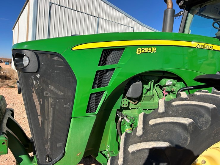 2010-john-deere-8295r-image-35