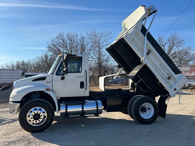 2013-international-durastar-4400-image-37